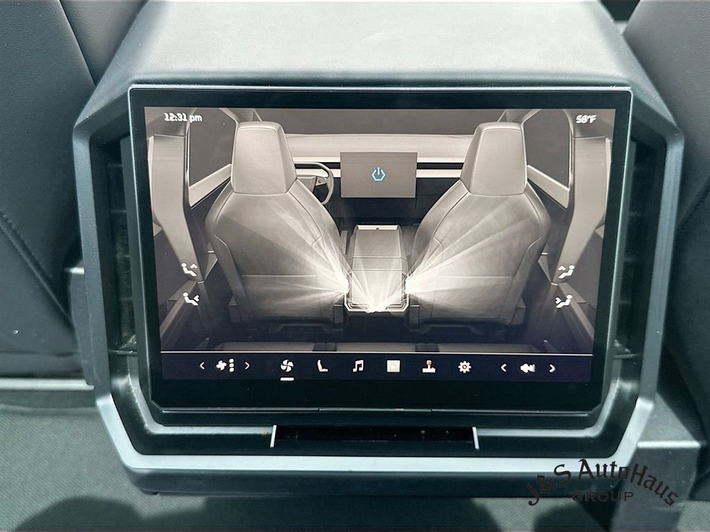 Used 2024 Tesla Cybertruck AWD Crew Cab image 33