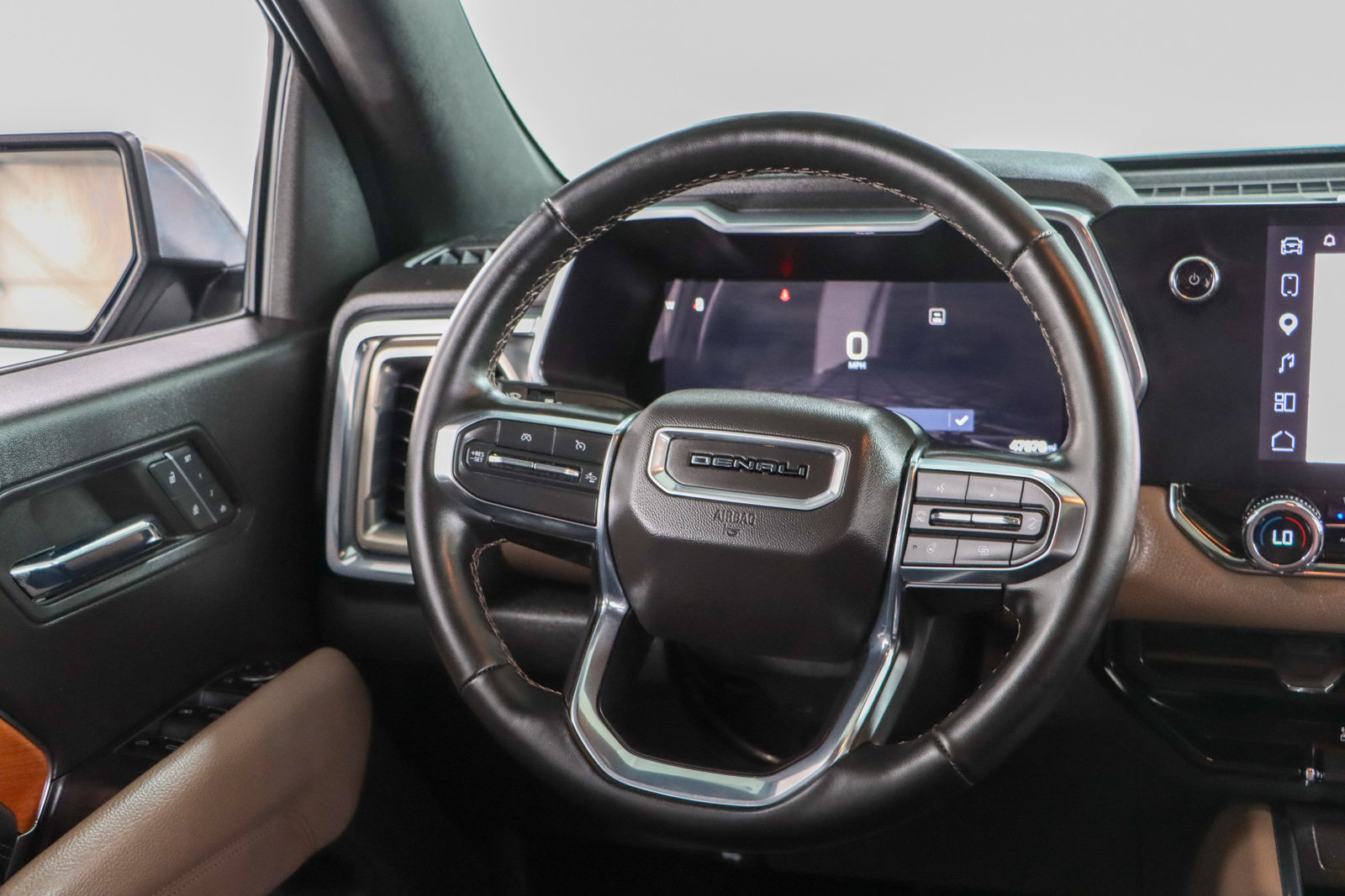 Used 2023 GMC Canyon Denali AWD/4WD image 13