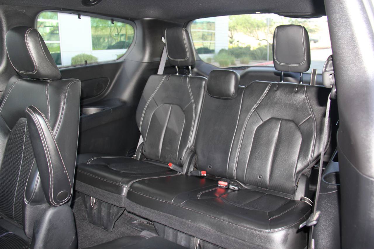 Used 2020 Chrysler Pacifica Touring-L w/ S Appearance Package FWD image 25