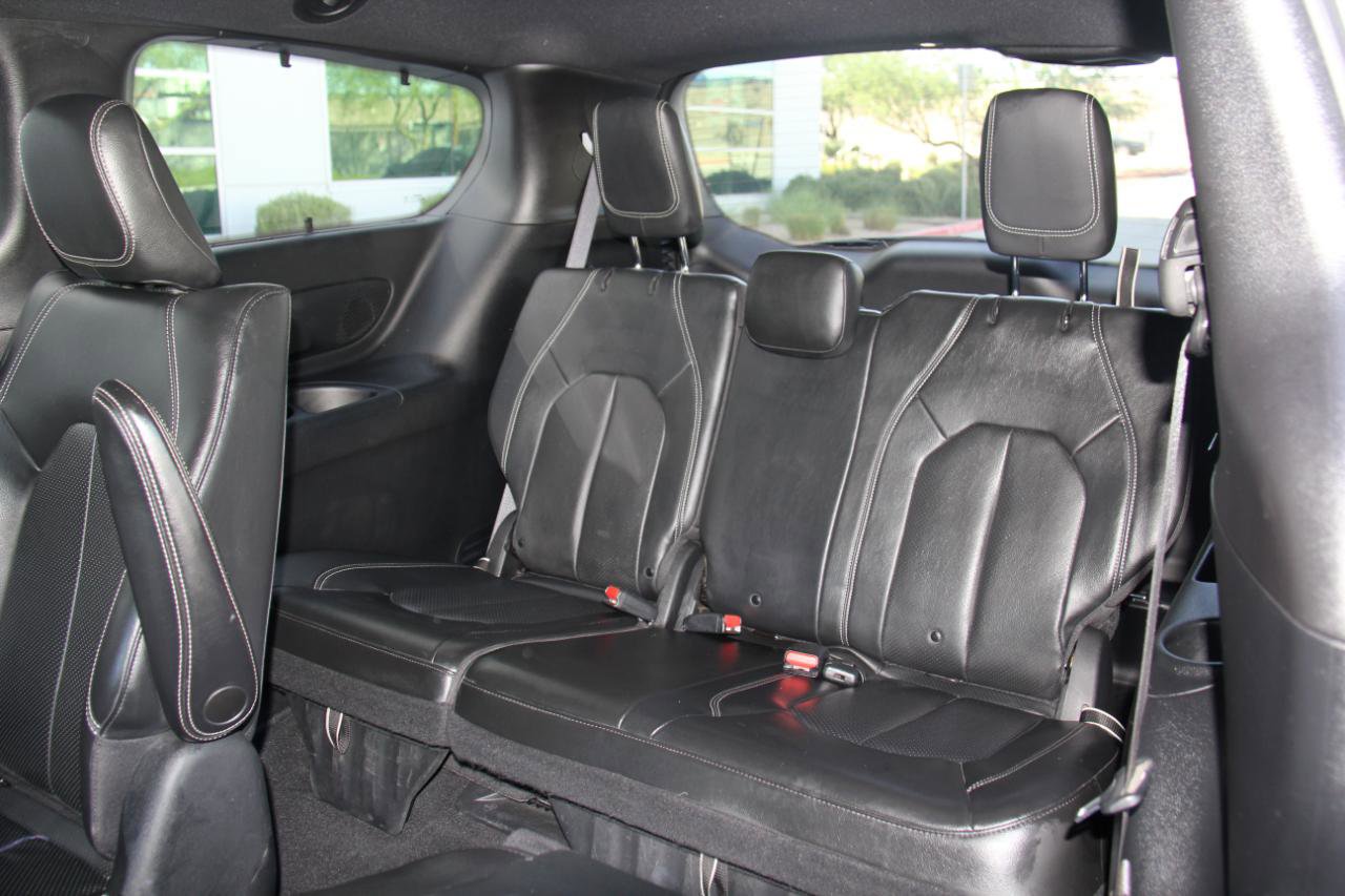 Used 2020 Chrysler Pacifica Touring-L w/ S Appearance Package FWD image 25