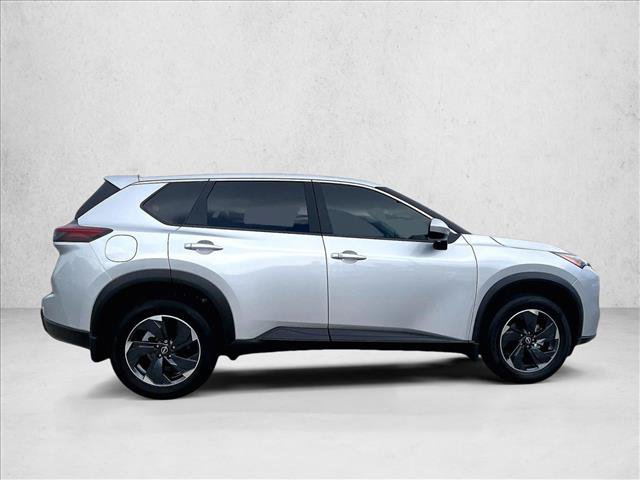 Used 2024 Nissan Rogue SV FWD image 5