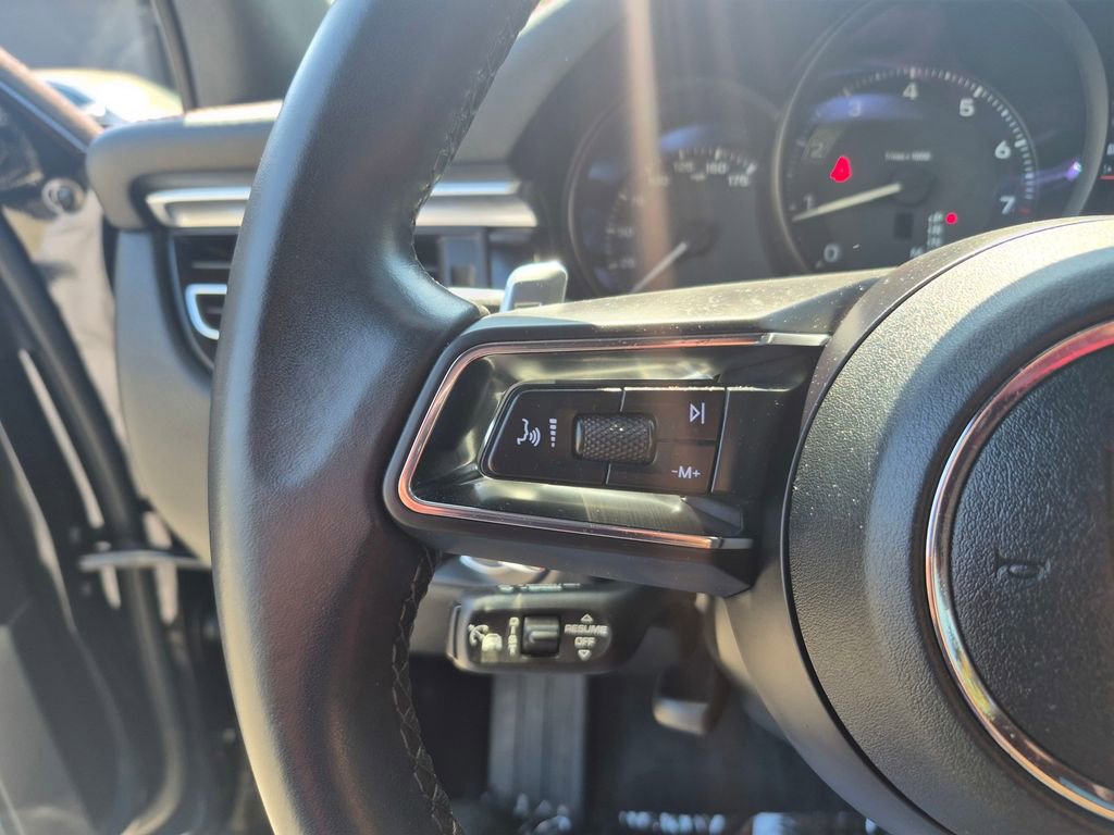 Used 2023 Porsche Macan image 11