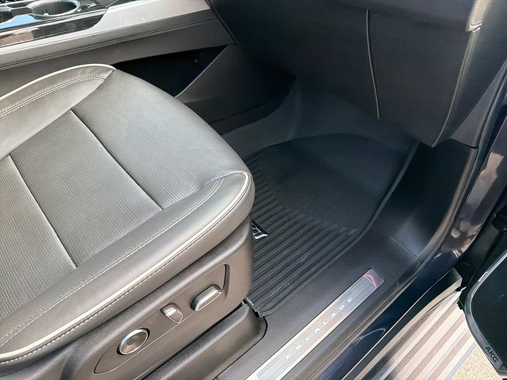Certified 2025 Cadillac Escalade Sport w/ LPO, Floor Liner Package AWD/4WD image 44