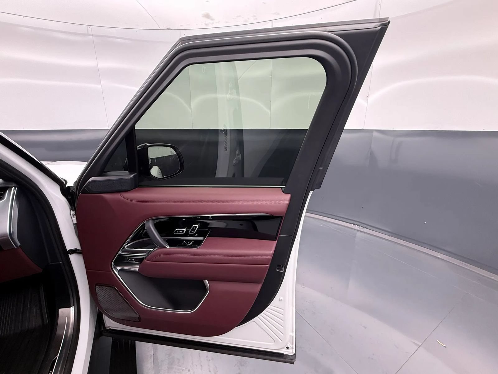 Used 2024 Land Rover Range Rover Long Wheelbase Autobiography AWD/4WD image 8