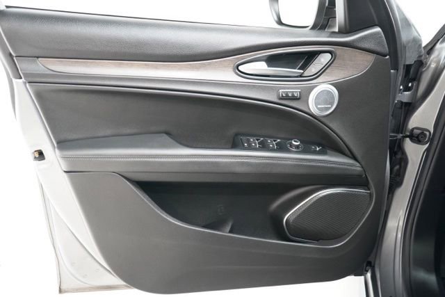 Used 2020 Alfa Romeo Stelvio Ti w/ Active Blind Spot Package AWD/4WD image 18