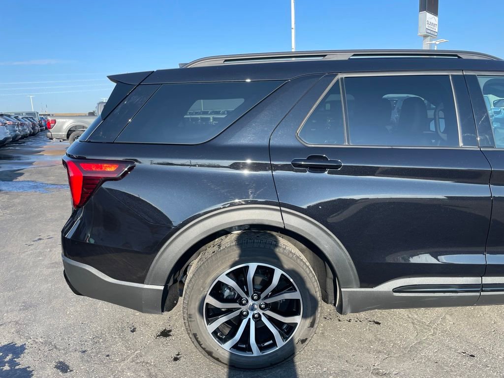 Used 2025 Ford Explorer ST-Line AWD/4WD image 39