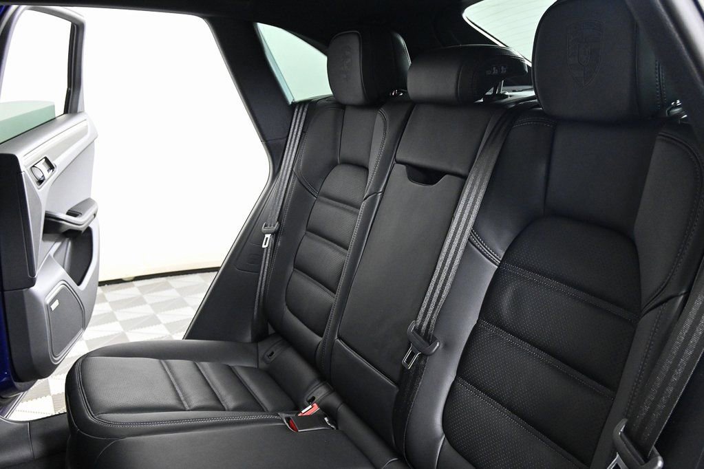 Used 2025 Porsche Macan image 22