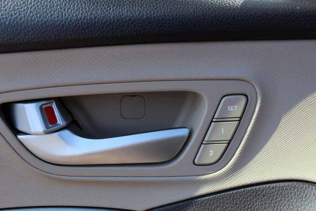 Used 2018 Hyundai Santa Fe Sport w/ Cargo Package AWD/4WD image 12
