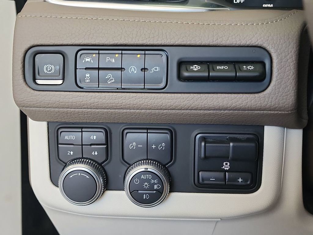 Certified 2021 GMC Yukon Denali w/ Denali Premium Package AWD/4WD image 18