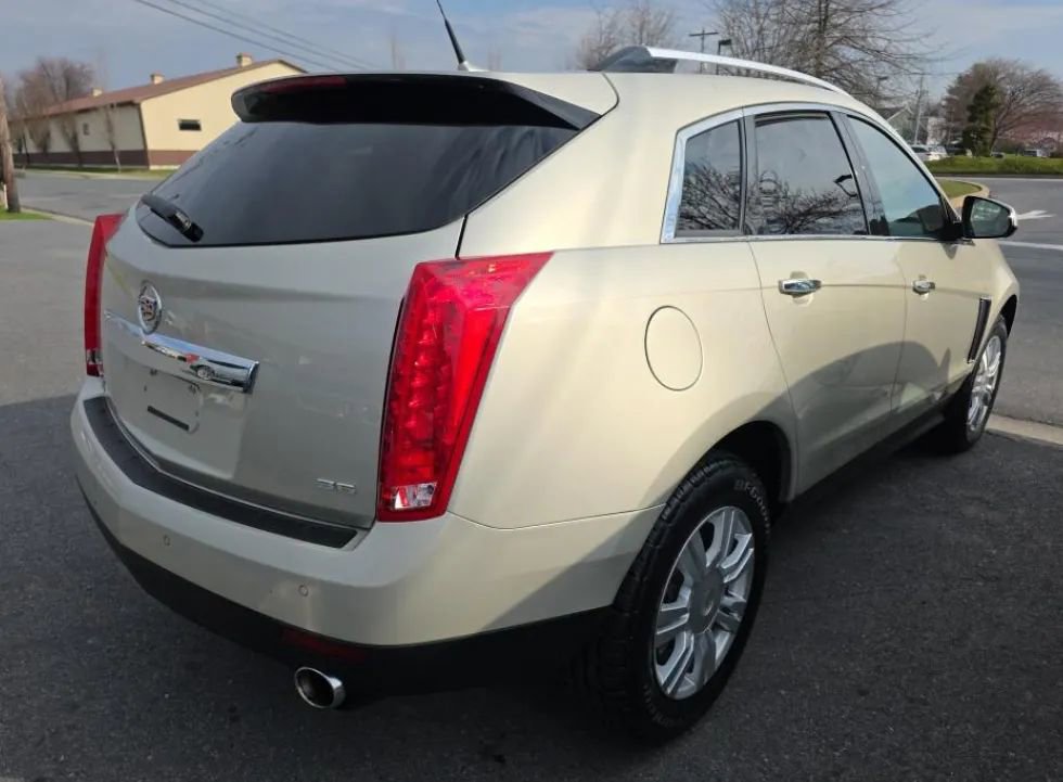 Used 2014 Cadillac SRX Luxury image 2