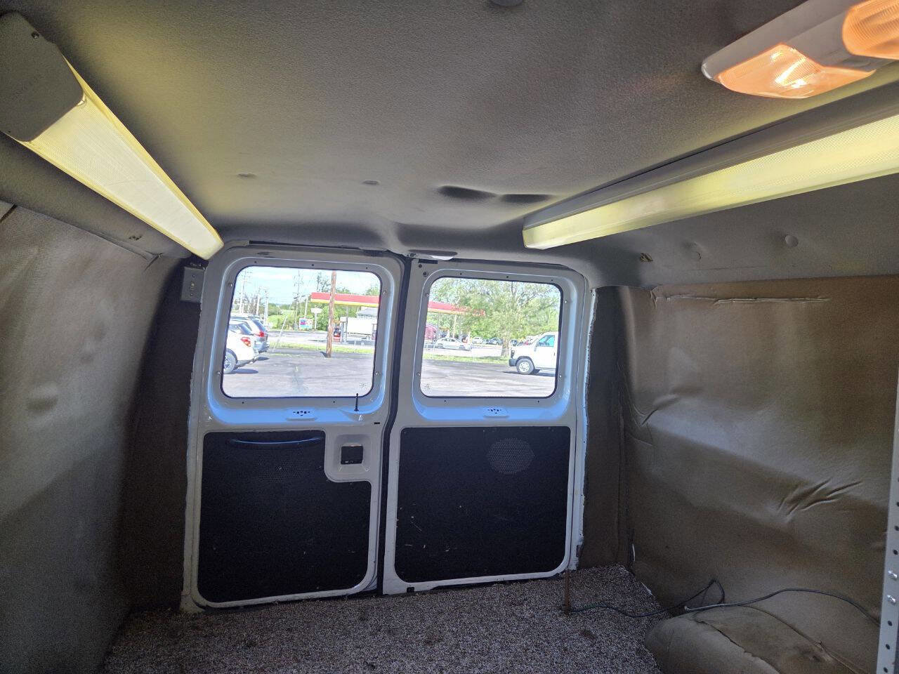 Used 2001 Ford E-250 and Econoline 250 RWD image 35