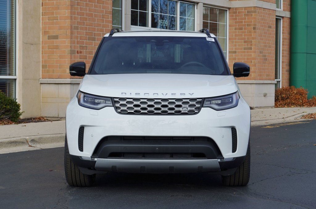 New 2025 Land Rover Discovery S image 3