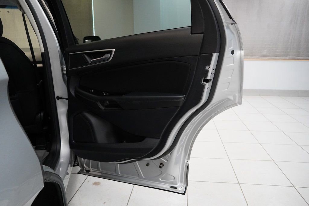 Used 2019 Ford Edge SEL image 25