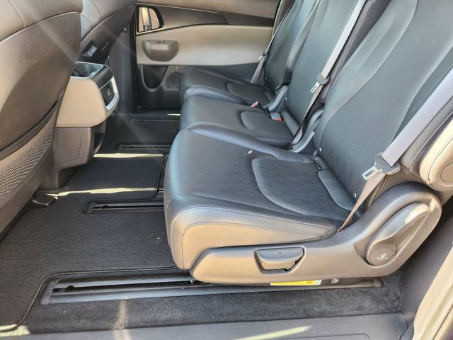 Used 2025 Kia Carnival image 30