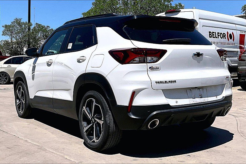 Used 2023 Chevrolet TrailBlazer RS w/ Sun and Liftgate Package FWD image 4