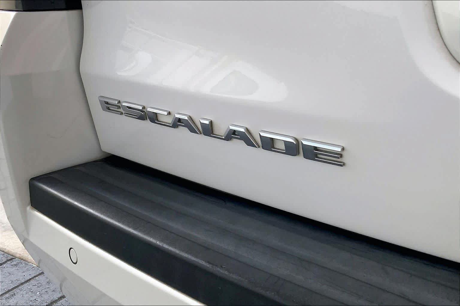 Used 2018 Cadillac Escalade Luxury AWD/4WD image 10