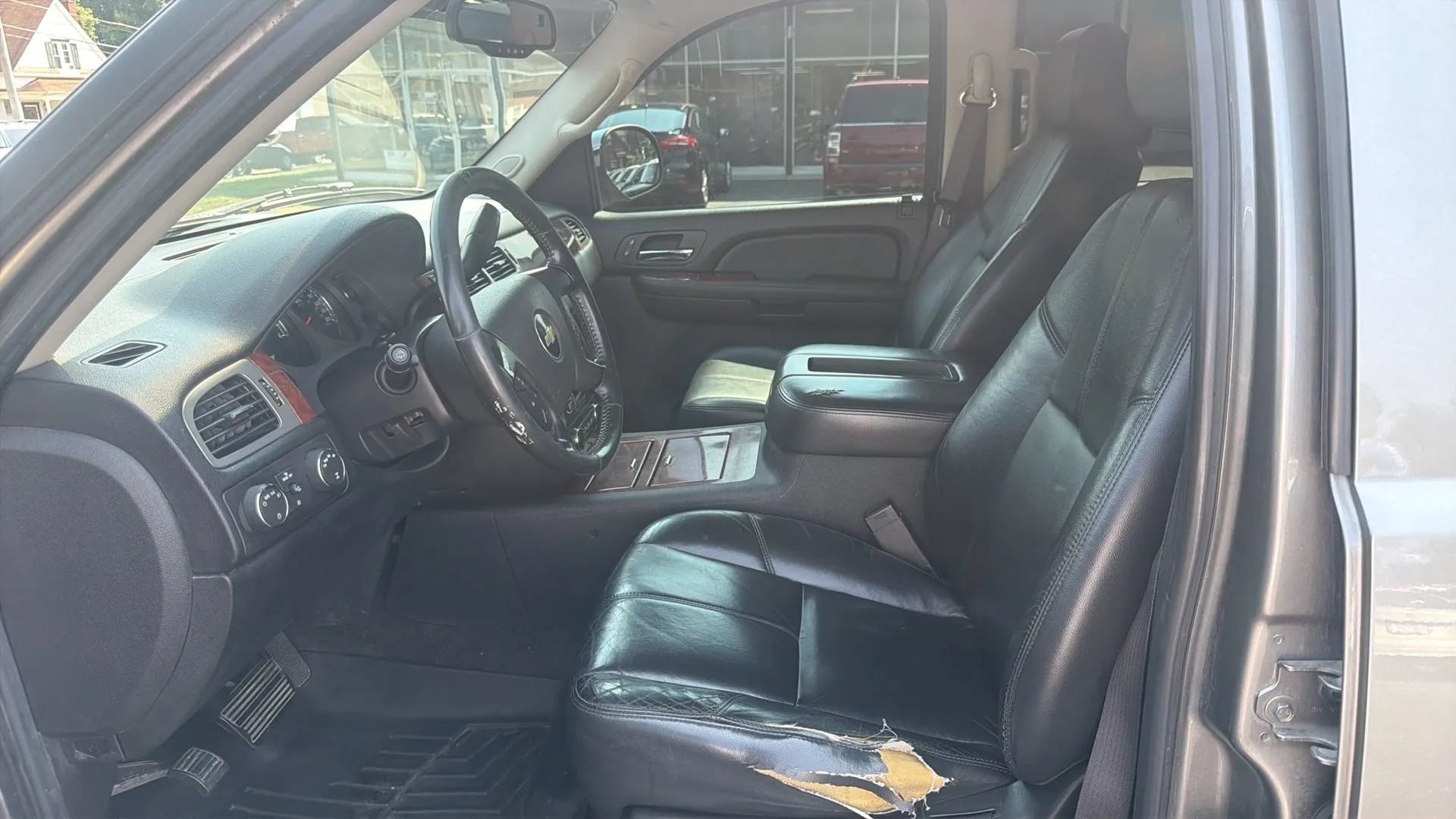 Used 2008 Chevrolet Suburban LTZ w/ LTZ Preferred Equipment Group AWD/4WD image 9