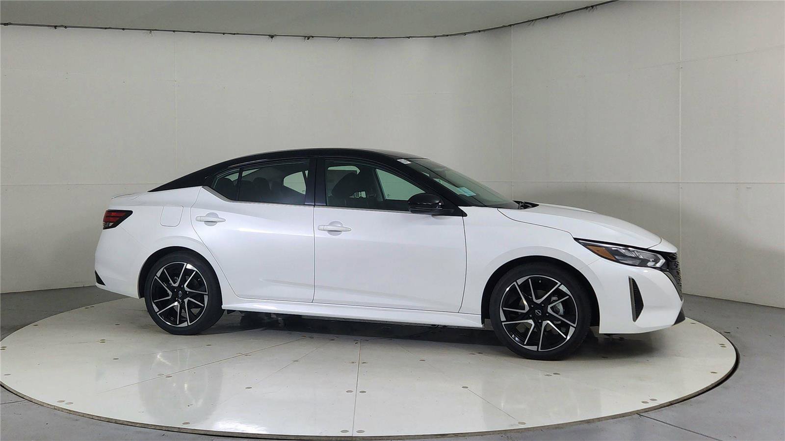 New 2025 Nissan Sentra SR image 8