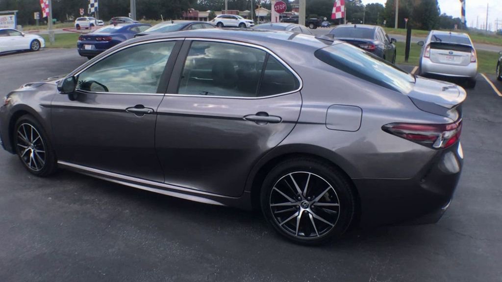 Used 2023 Toyota Camry SE image 6