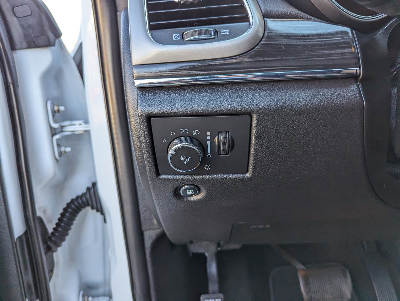 Used 2019 Jeep Grand Cherokee Limited AWD/4WD image 14