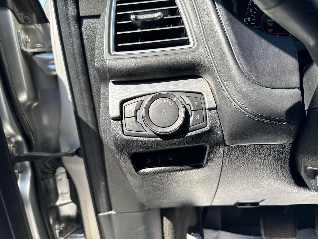 Used 2018 Ford Explorer Platinum AWD/4WD image 20