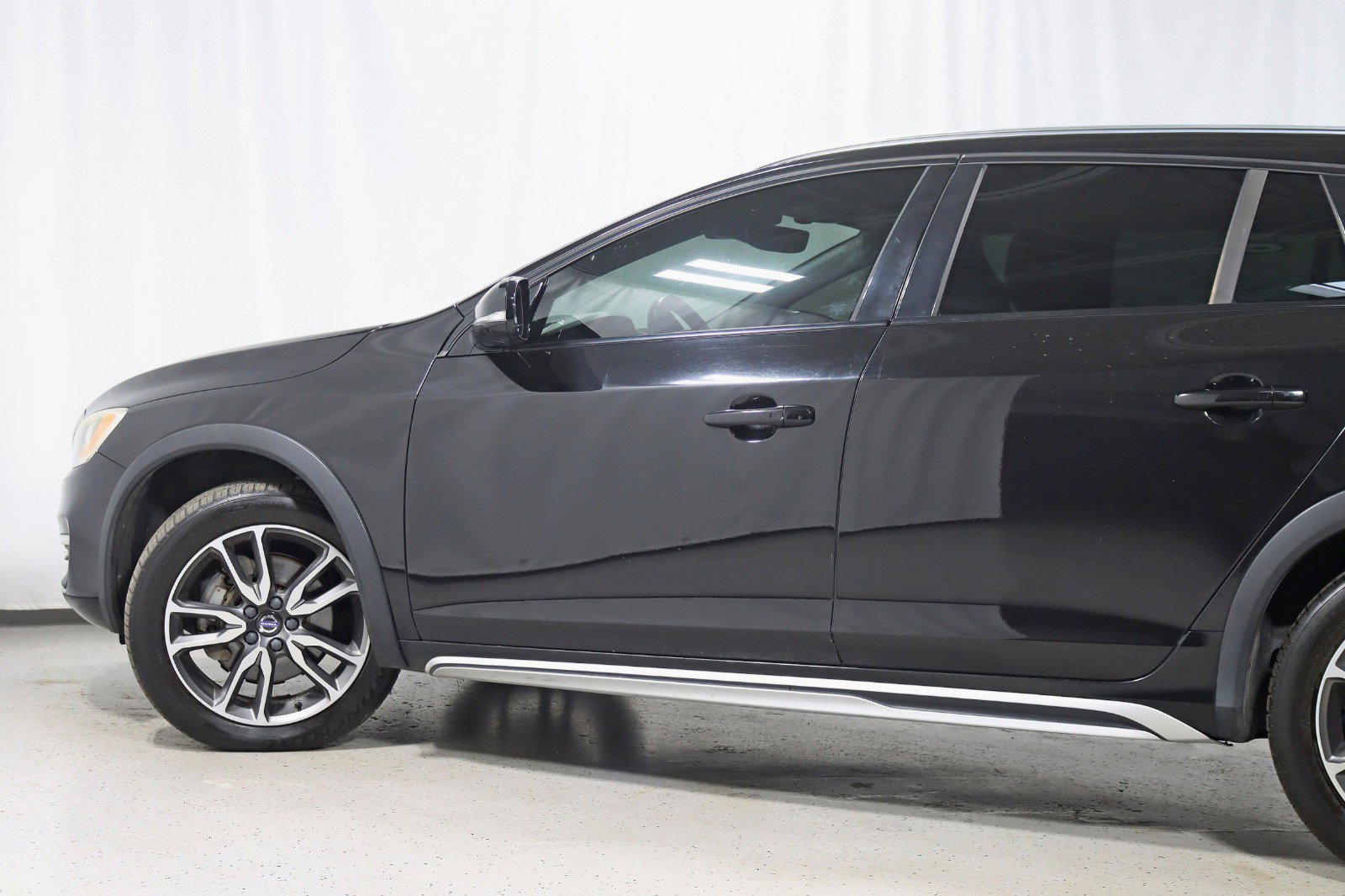 Used 2018 Volvo V60 T5 Cross Country w/ Convenience Package image 11