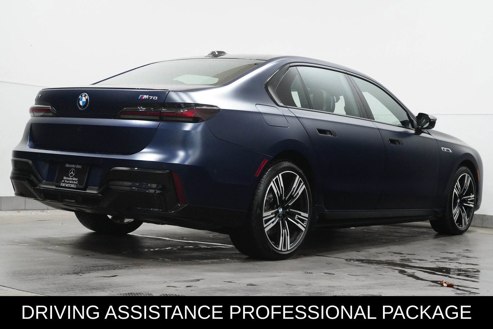 Used 2025 BMW i7 M70 w/ Executive Package image 5