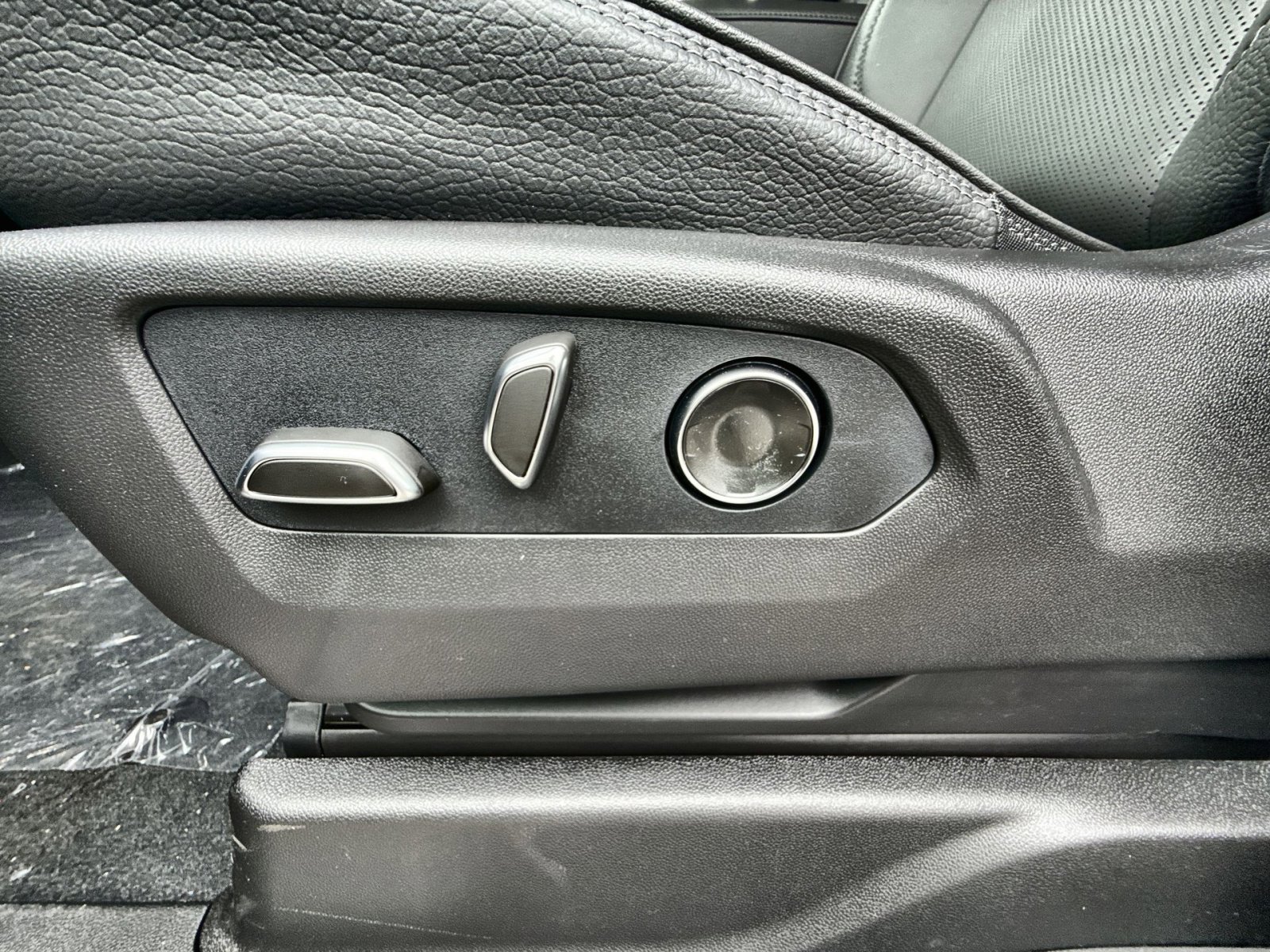 New 2026 GMC Yukon XL Denali w/ Denali Reserve Package image 14