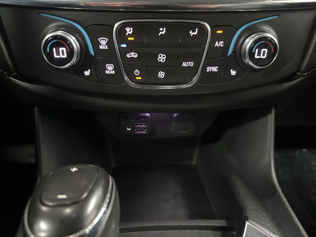 Used 2021 Chevrolet Traverse RS image 25