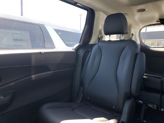 New 2027 Kia Carnival SX FWD image 4