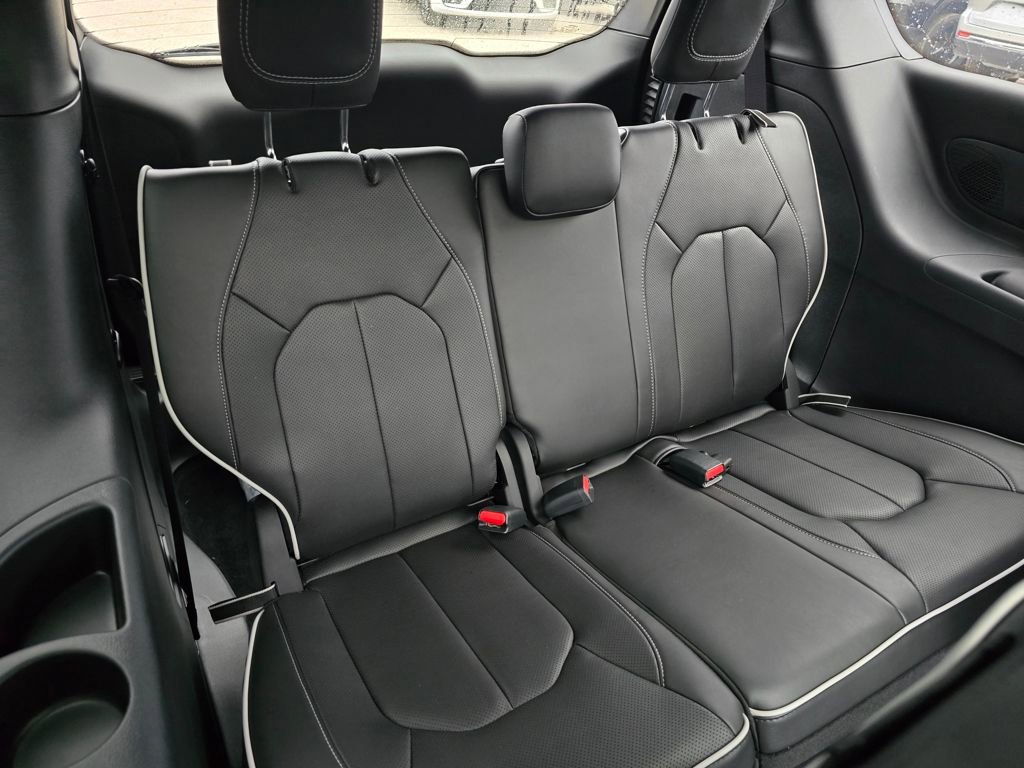 New 2026 Chrysler Pacifica Limited w/ S Appearance Package FWD image 34