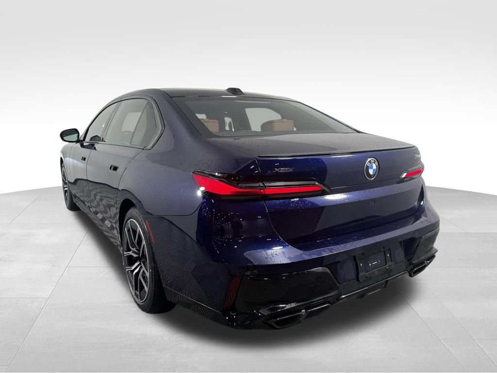 Used 2024 BMW 760i xDrive w/ Executive Package image 7