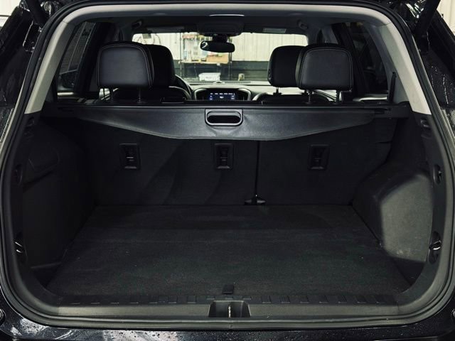 Used 2023 GMC Terrain SLT w/ Infotainment Package II image 9