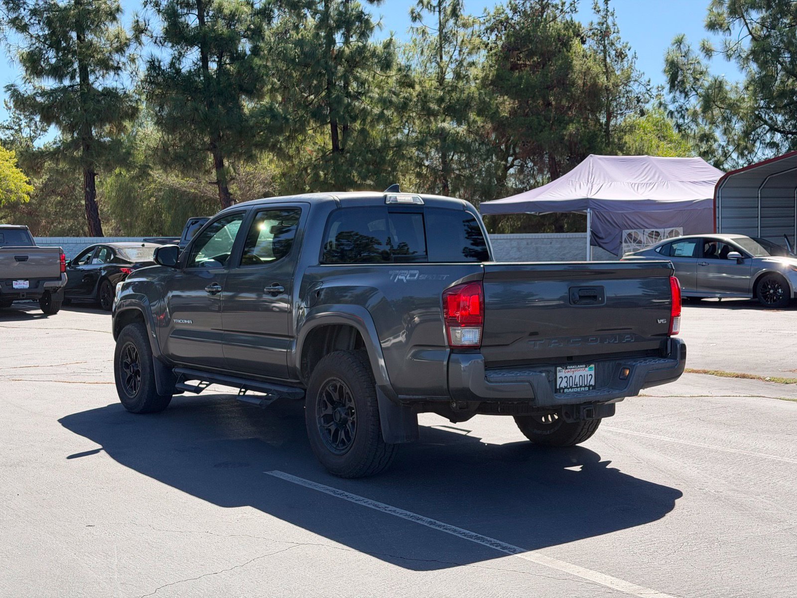 Used 2017 Toyota Tacoma TRD Sport w/ Tow Package RWD image 3