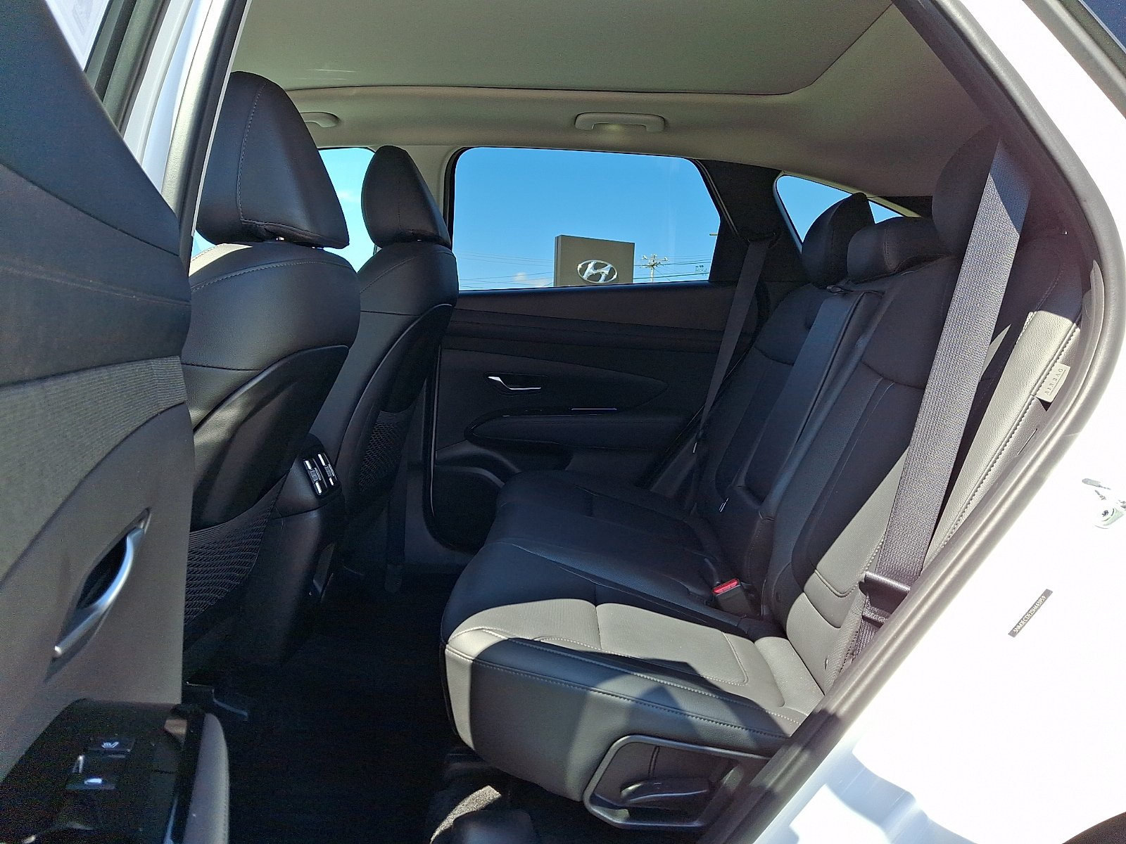 Used 2025 Hyundai Tucson Limited AWD/4WD image 11
