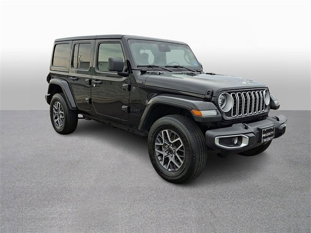 Used 2025 Jeep Wrangler Sahara image 3