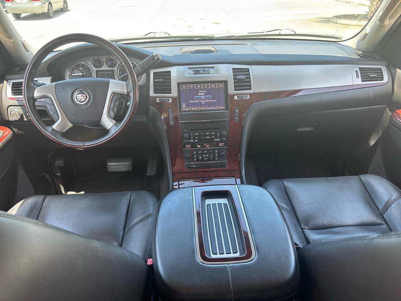 Used 2014 Cadillac Escalade Luxury AWD/4WD image 8
