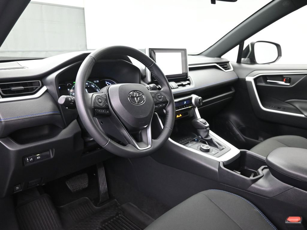 Used 2025 Toyota RAV4 SE AWD/4WD image 18