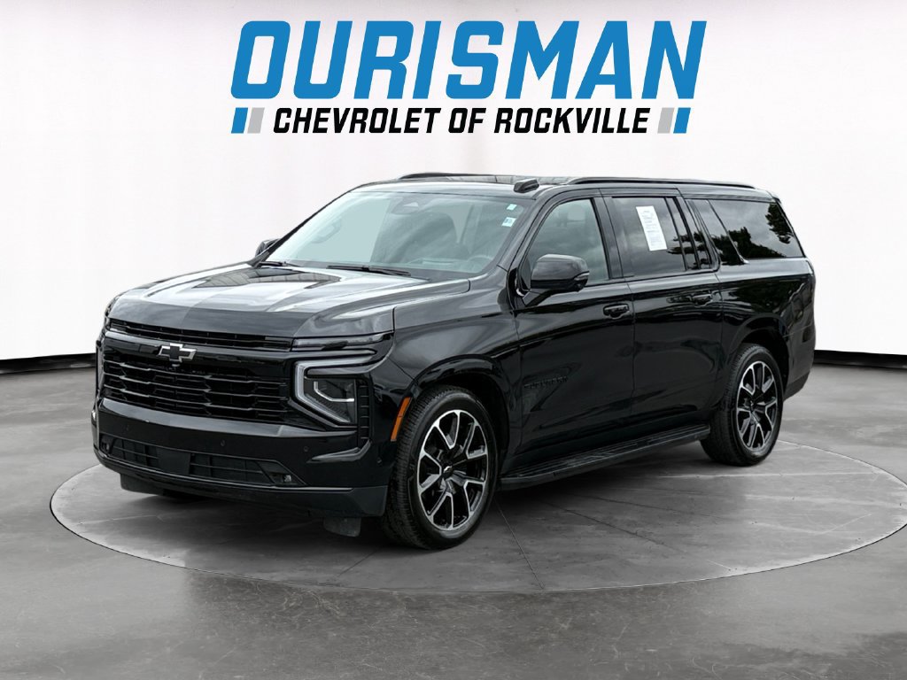 Used 2025 Chevrolet Suburban RST w/ Advanced Technology Package AWD/4WD image 2