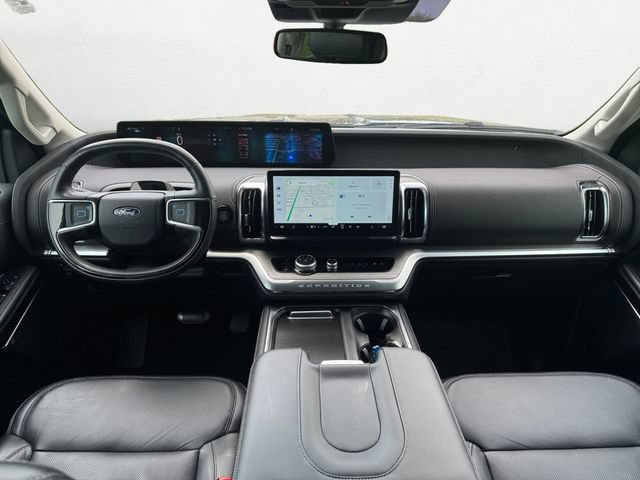 Used 2025 Ford Expedition Platinum AWD/4WD image 11