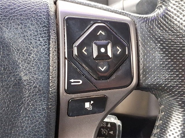 Used 2017 Toyota Tacoma SR5 w/ SR5 Appearance Package (SM) image 19