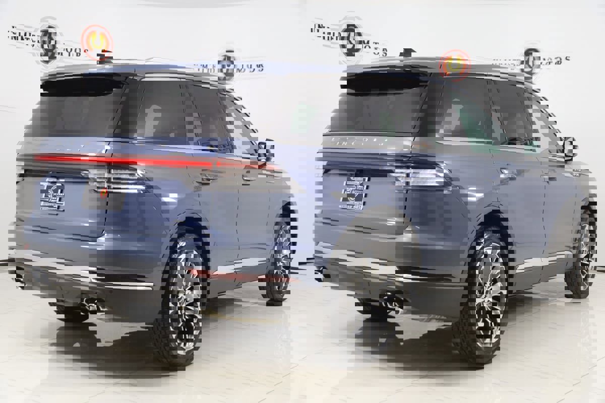 Used 2025 Lincoln Aviator Reserve w/ Illumination Package AWD/4WD image 3