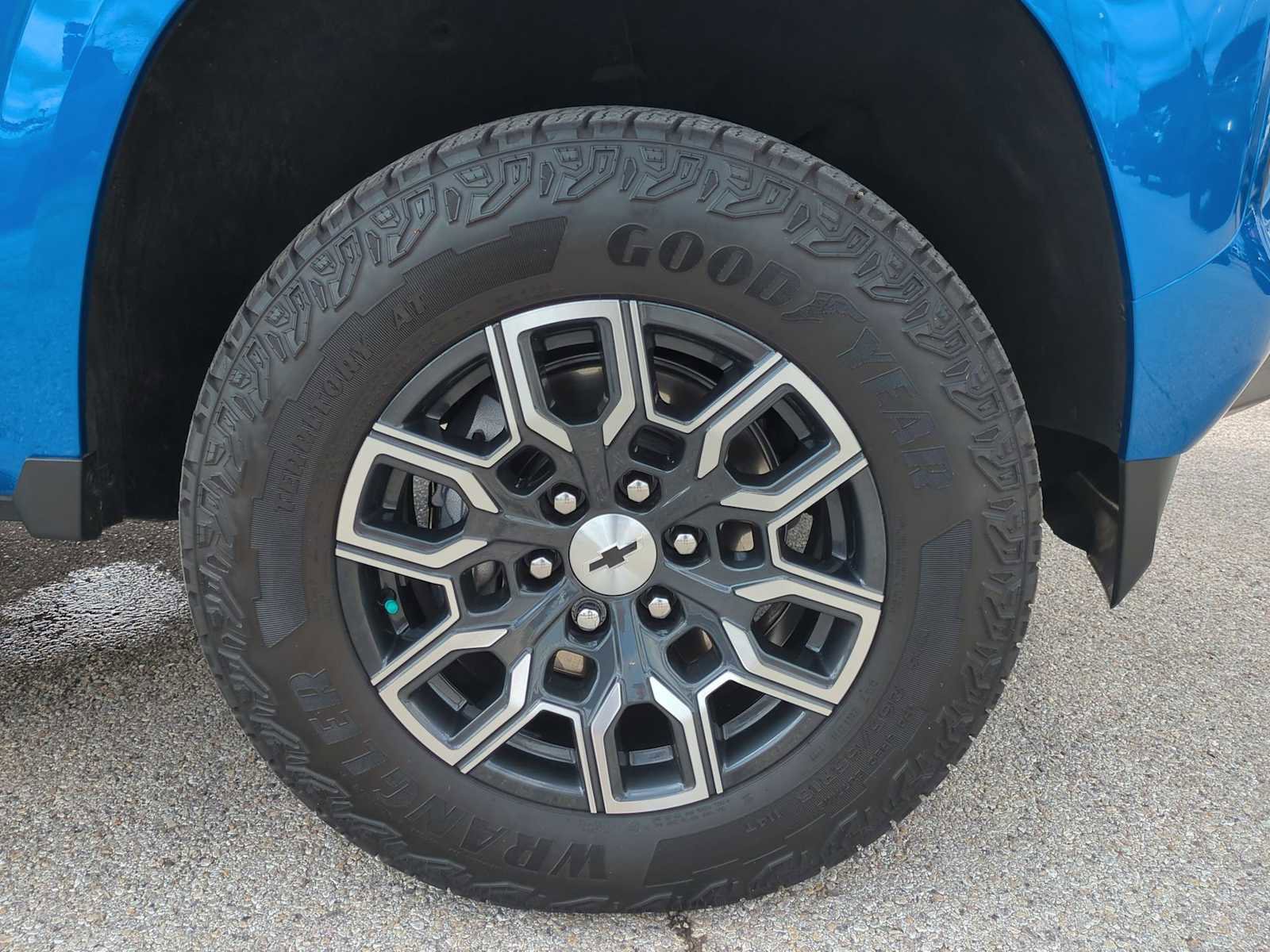 Used 2023 Chevrolet Colorado Z71 w/ Z71 Convenience Package 2 image 33