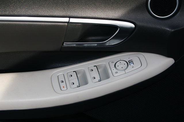 Used 2023 Hyundai Sonata SEL w/ Preferred Accessory Package image 11