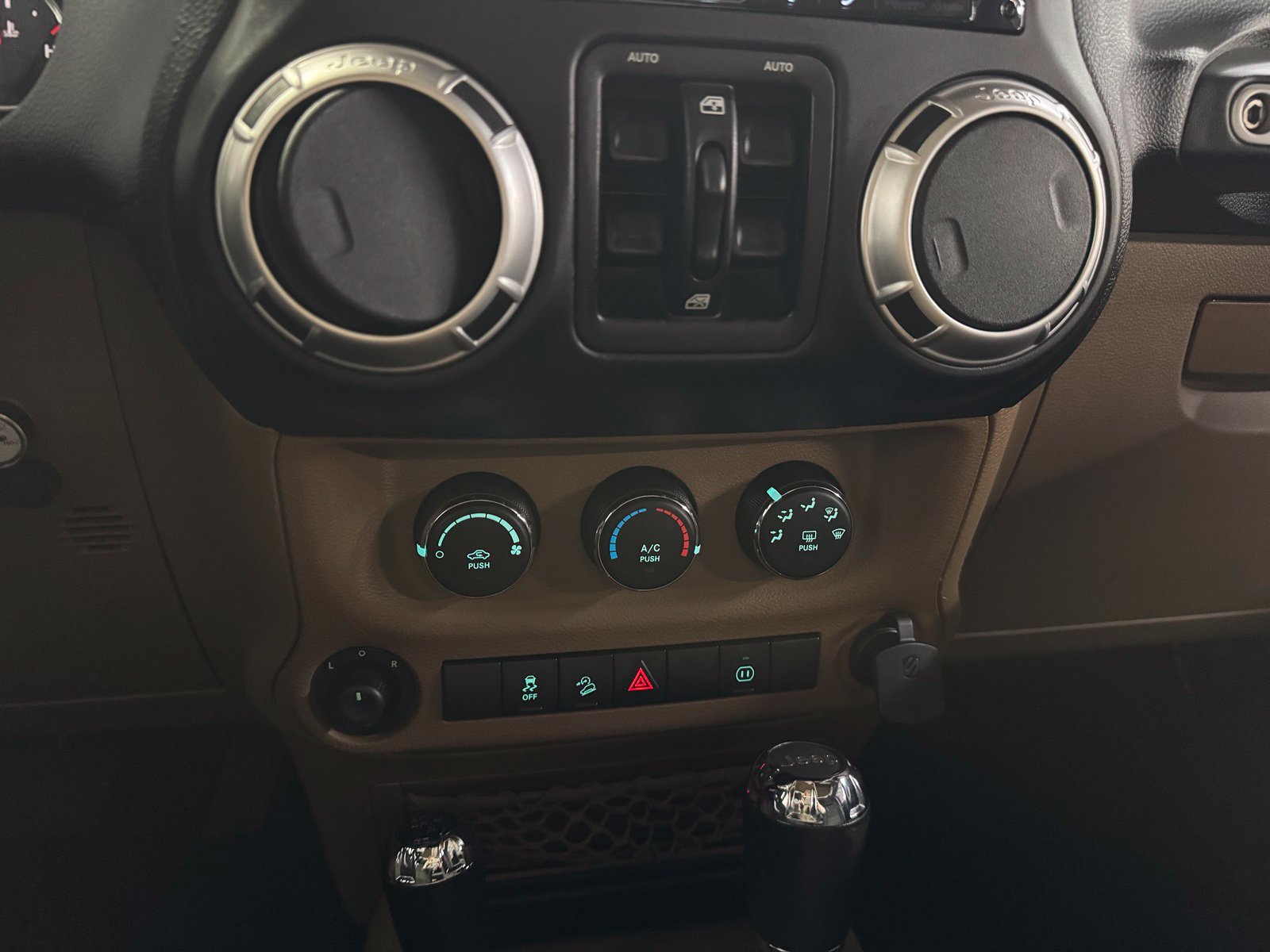 Used 2011 Jeep Wrangler Unlimited Rubicon w/ Trailer Tow Group AWD/4WD image 16