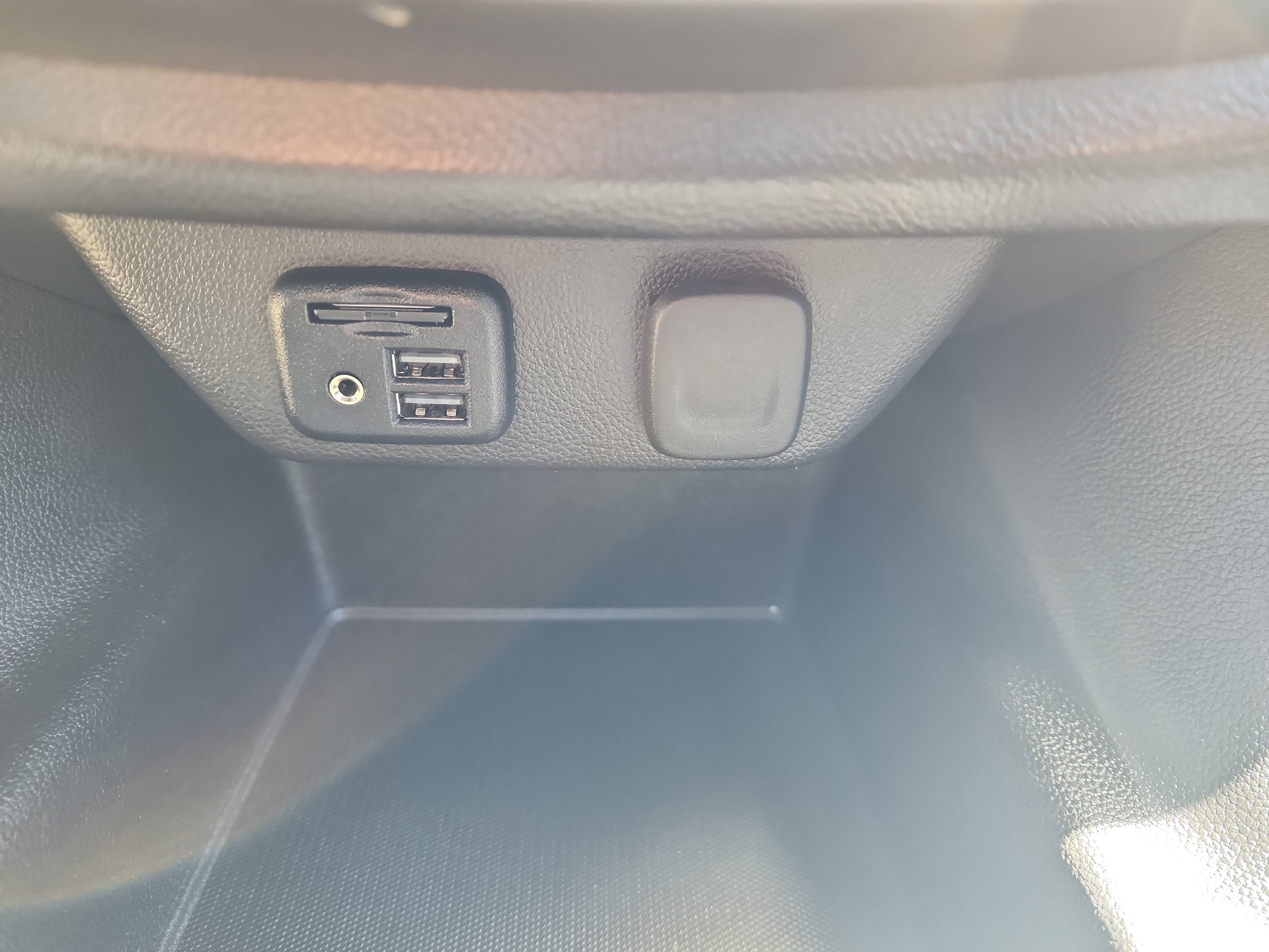 Certified 2021 Chevrolet Traverse RS w/ LPO, Floor Liner Package AWD/4WD image 16