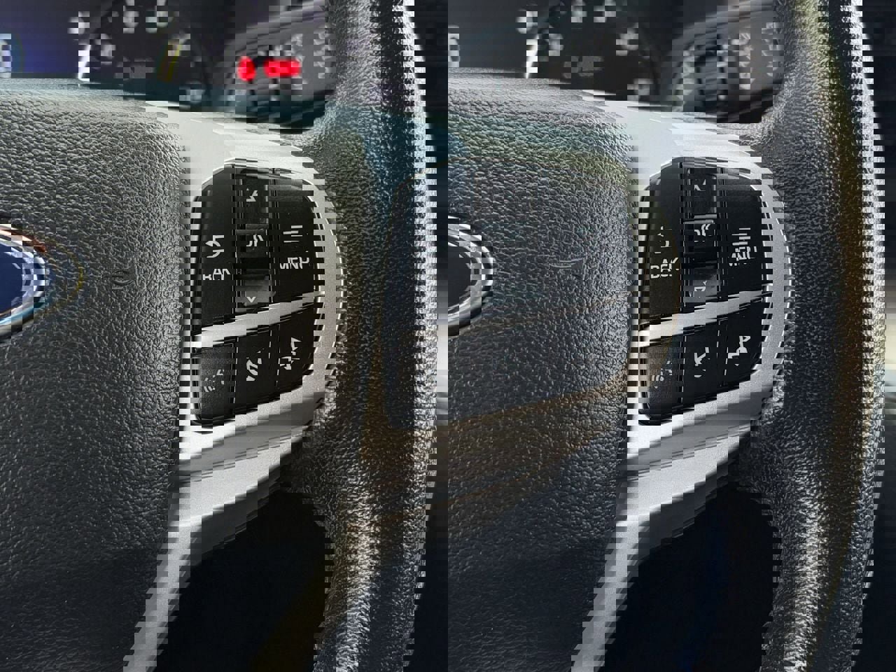 Used 2023 Ford Explorer XLT image 17