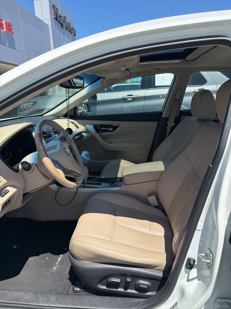 Used 2015 Nissan Altima 2.5 SL w/ Moonroof Package FWD image 9