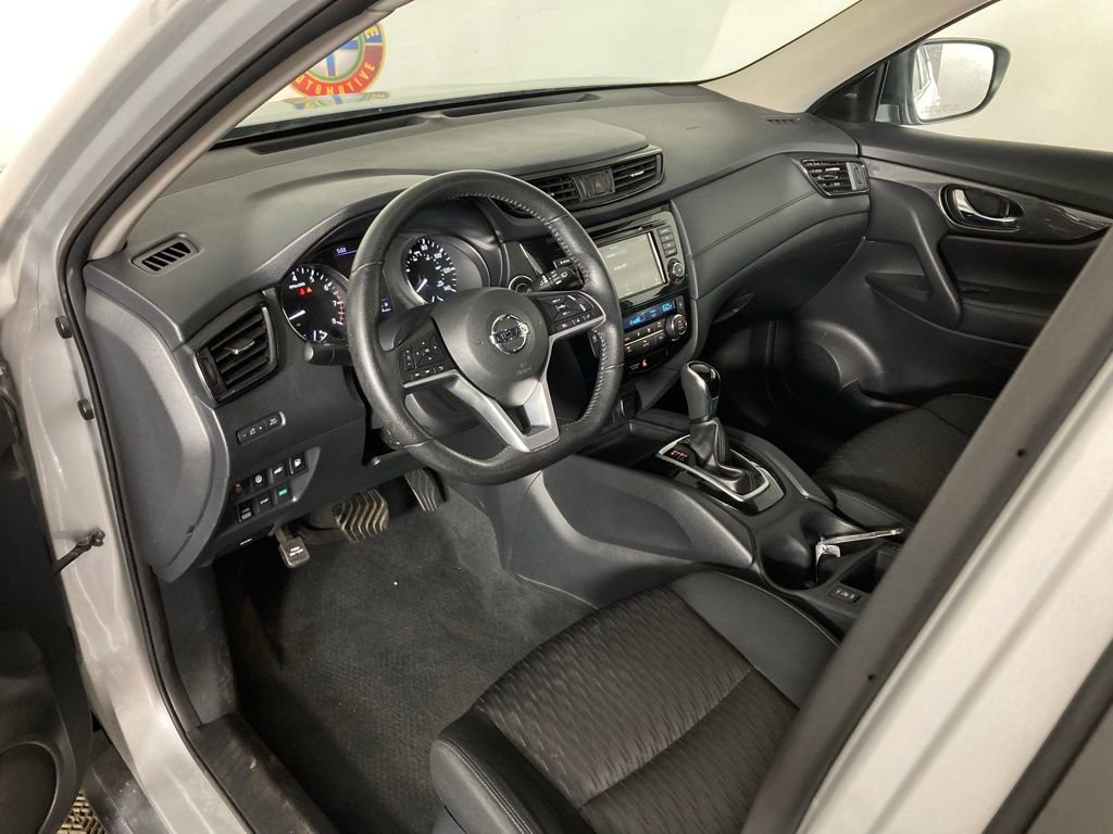 Used 2019 Nissan Rogue SV image 11