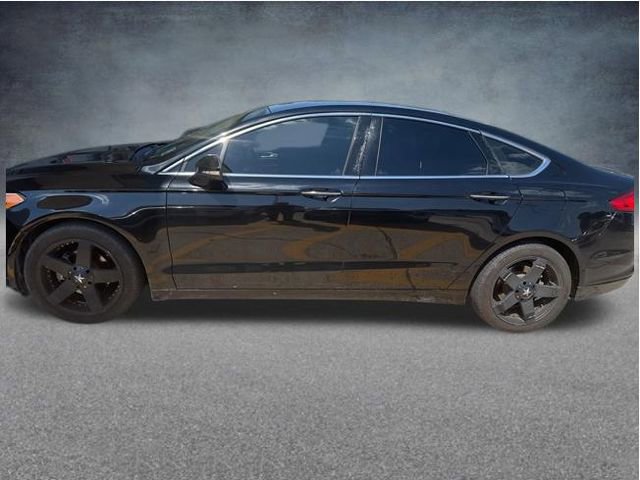 Used 2018 Ford Fusion SE w/ Fusion SE Technology Package FWD image 2